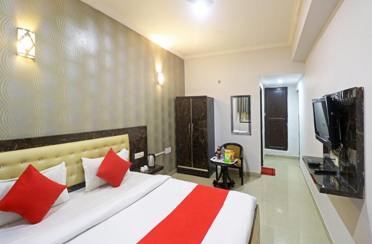 Airport Samara Inn New Delhi Exteriör bild