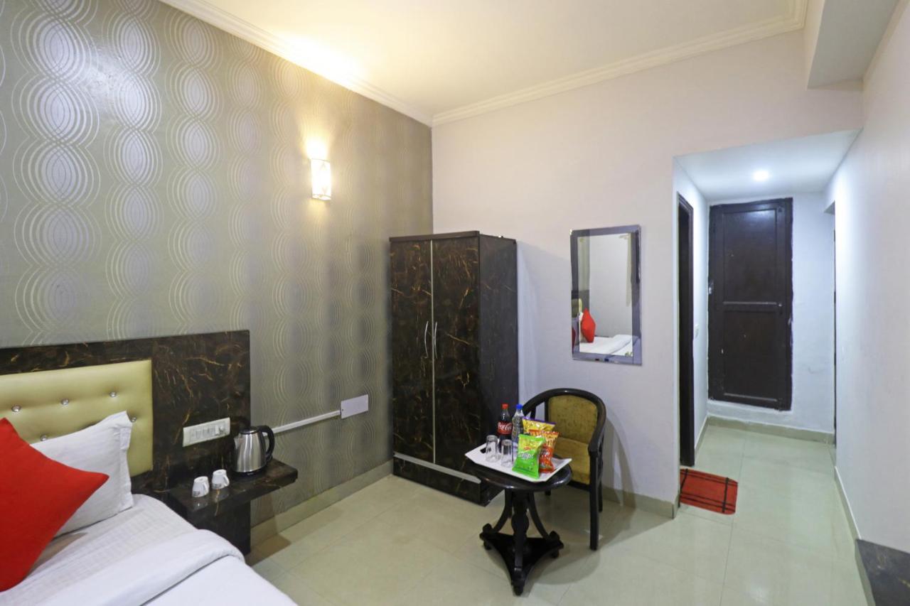 Airport Samara Inn New Delhi Exteriör bild