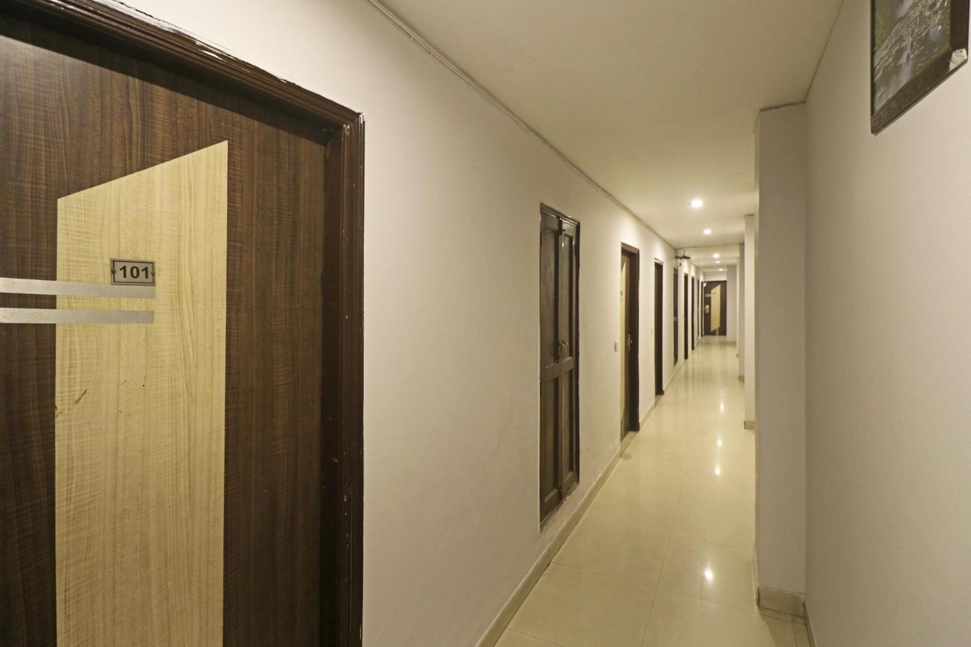 Airport Samara Inn New Delhi Exteriör bild