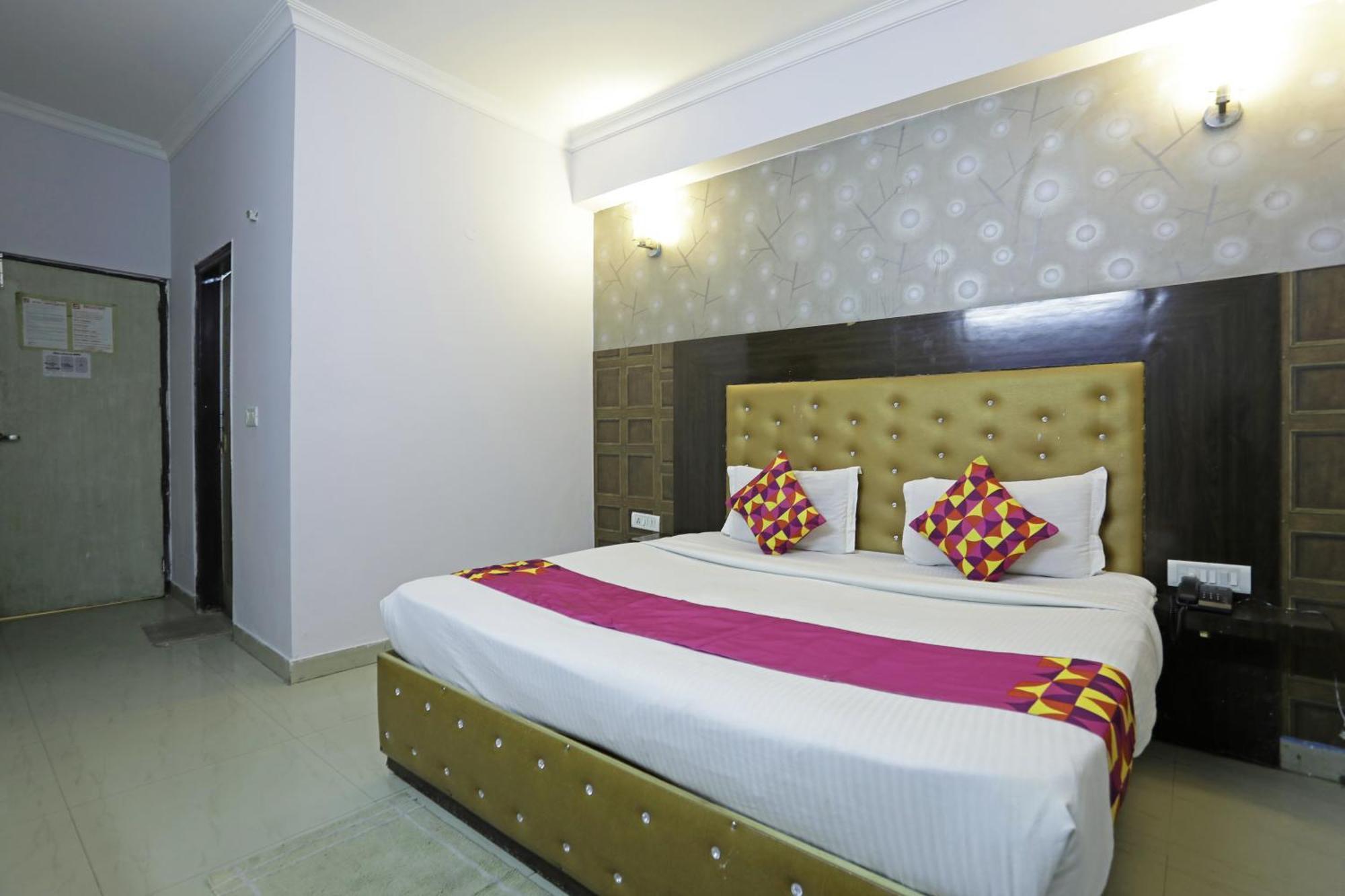 Airport Samara Inn New Delhi Exteriör bild