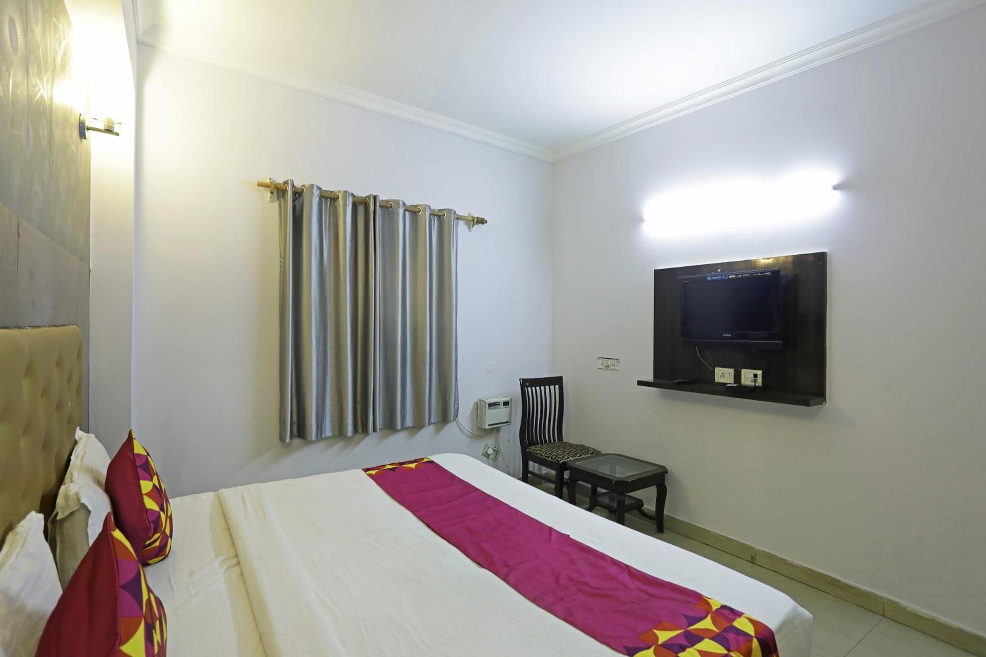 Airport Samara Inn New Delhi Exteriör bild